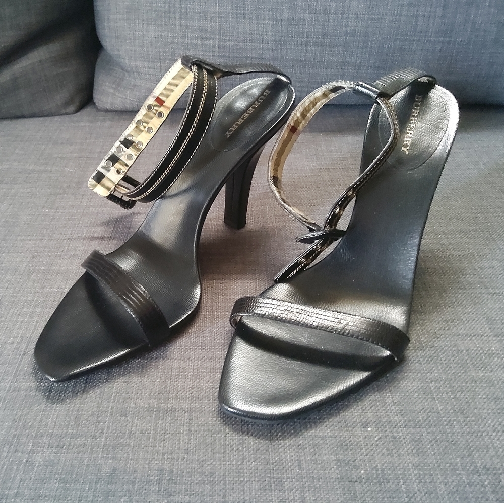 BURBERRY Ankle strap leather sandals sz 40